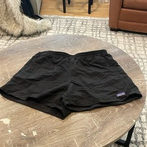 Patagonia black wmns size medium short